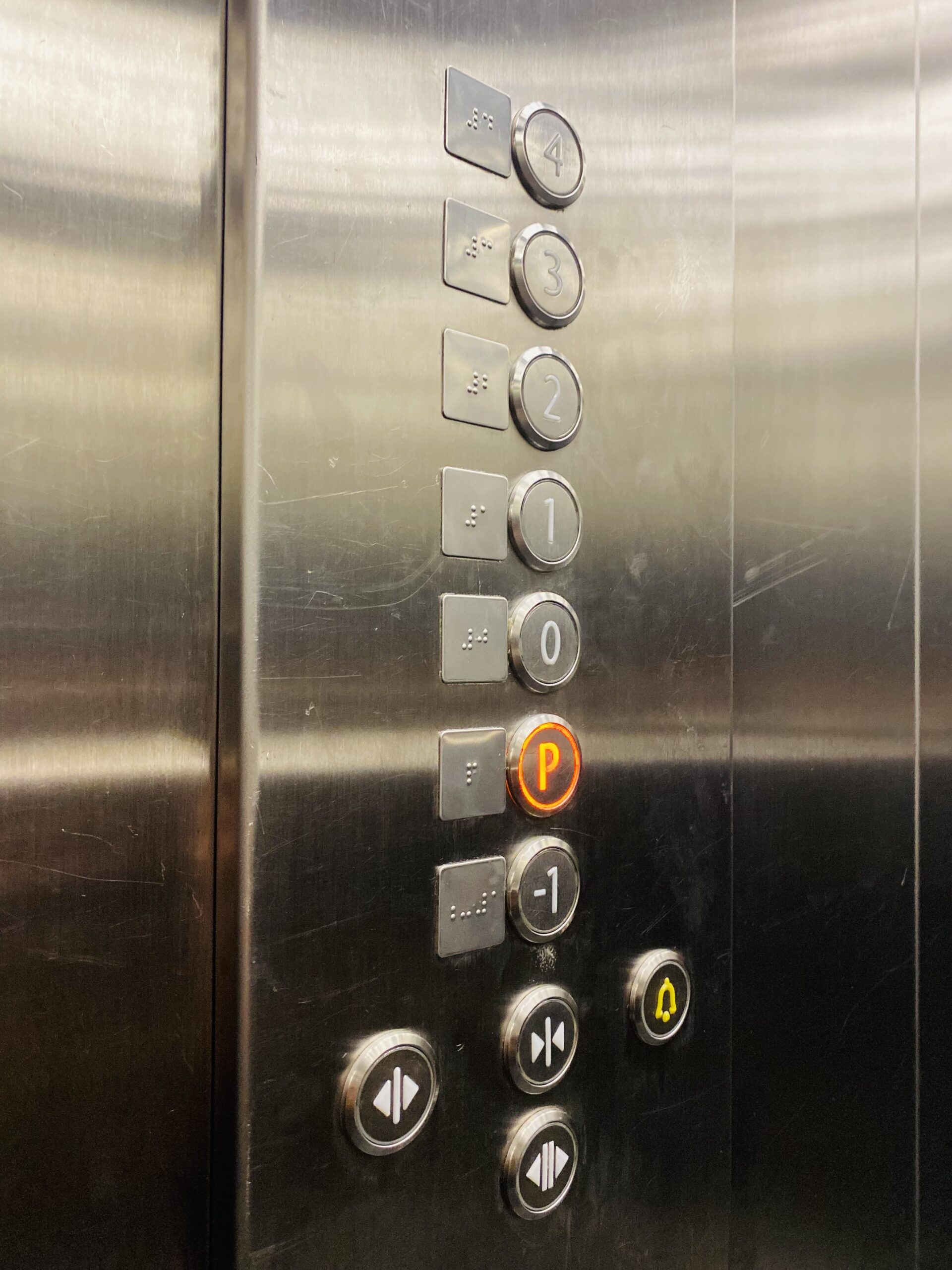 Winda z oznaczeniami w alfabecie Braille’a