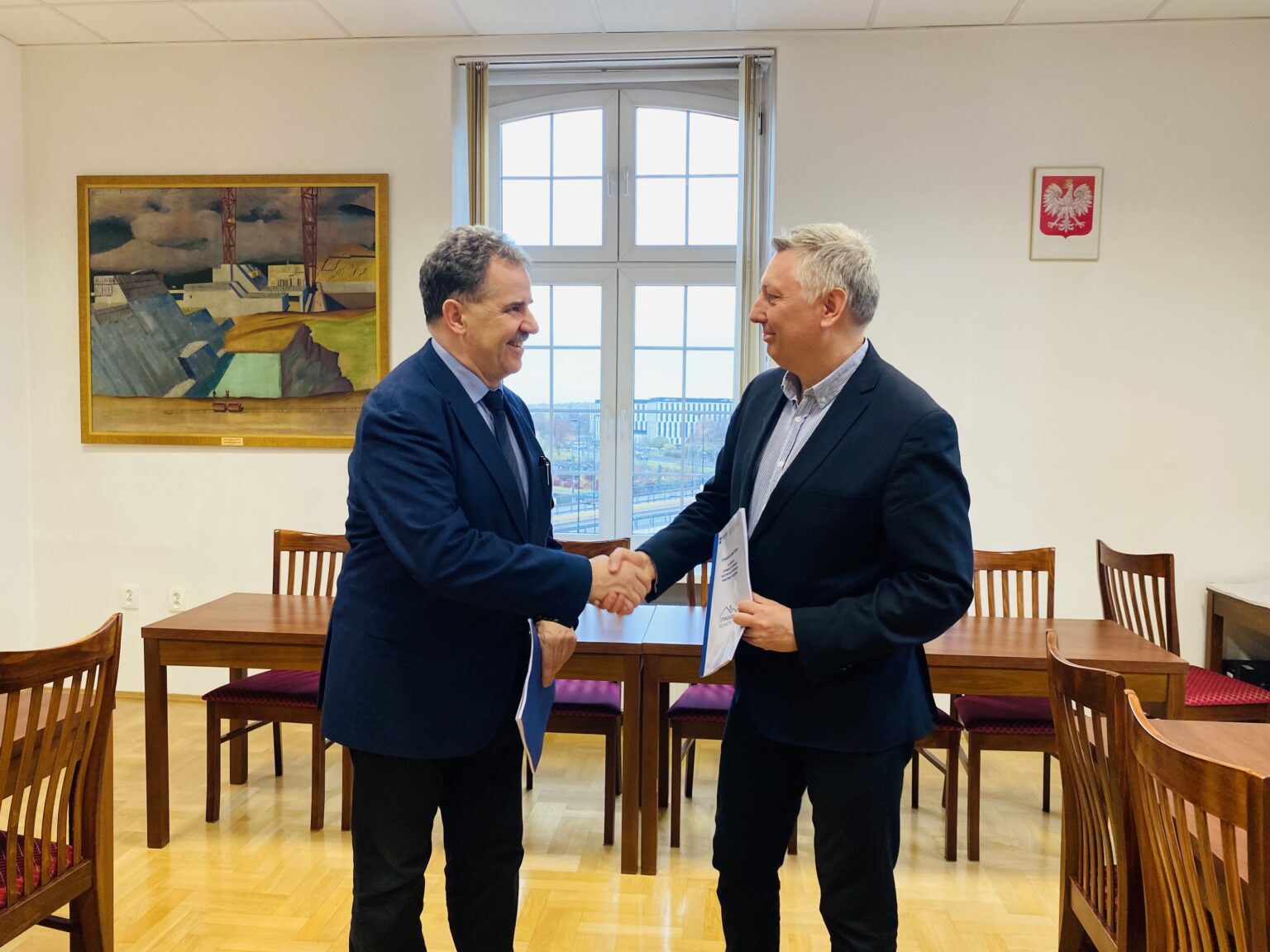 Opracowanie „Standard klimatyczny dla nowych i istniejących miejskich budynków użyteczności publicznej w Krakowie” oficjalnie przekazane.