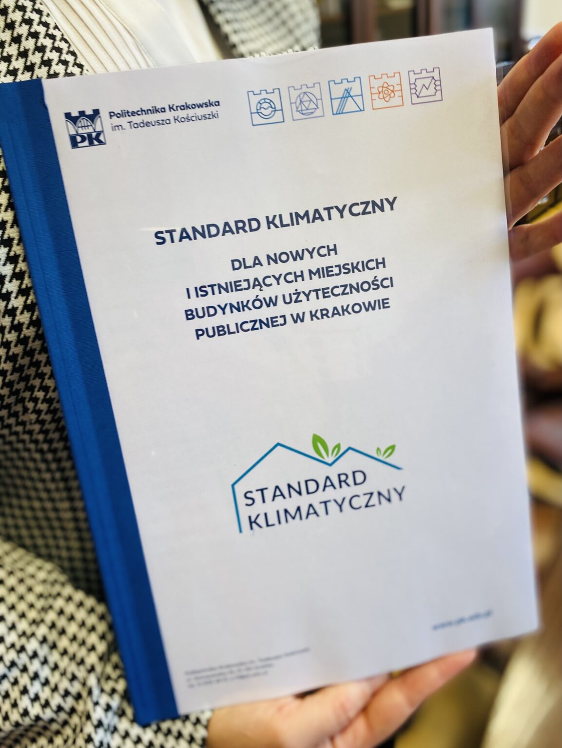 Prof. Jarosław Müller na antenie Radia Kraków oraz inne doniesienia medialne na temat dokumentu „Standard klimatyczny”.