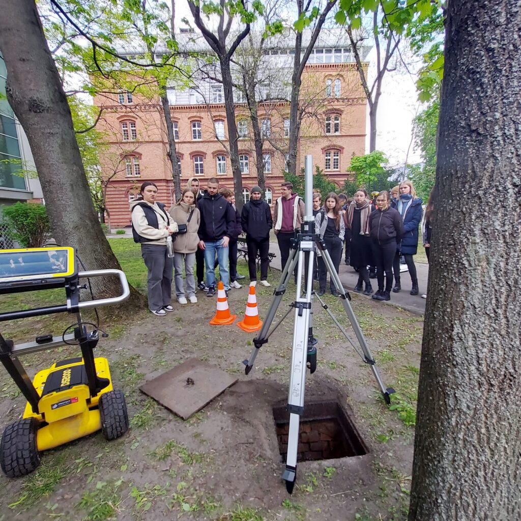Warsztaty z zakresu geofizycznych i geodezyjnych bezinwazyjnych metod badawczych dla studentów WIŚiE PK