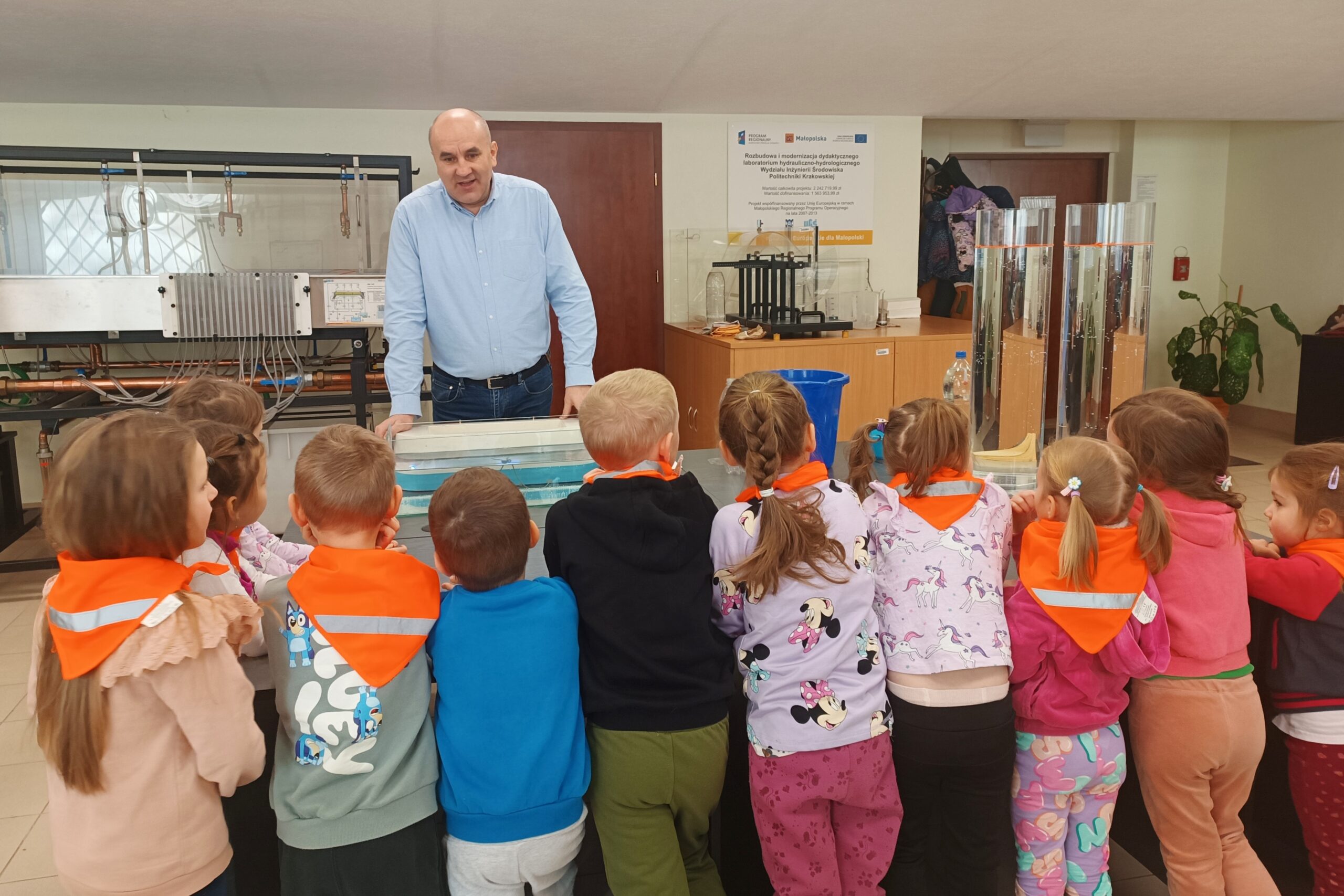 Przedszkolaki ponownie w Laboratorium Hydraulicznym Katedry Geoinżynierii i Gospodarki Wodnej